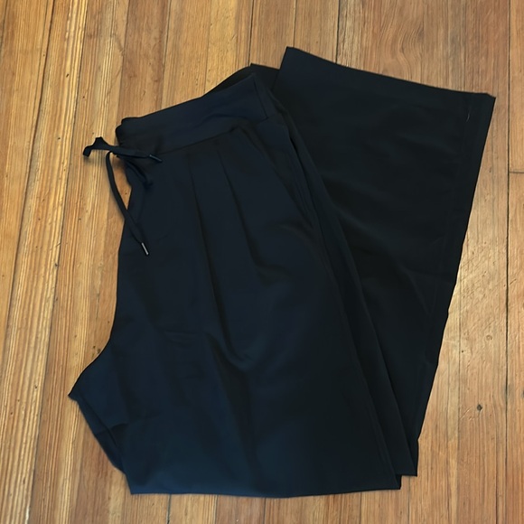 Worn once! Calia Truelight Wide Leg pant, black size Large short - inseam 29.5” - Picture 7 of 8